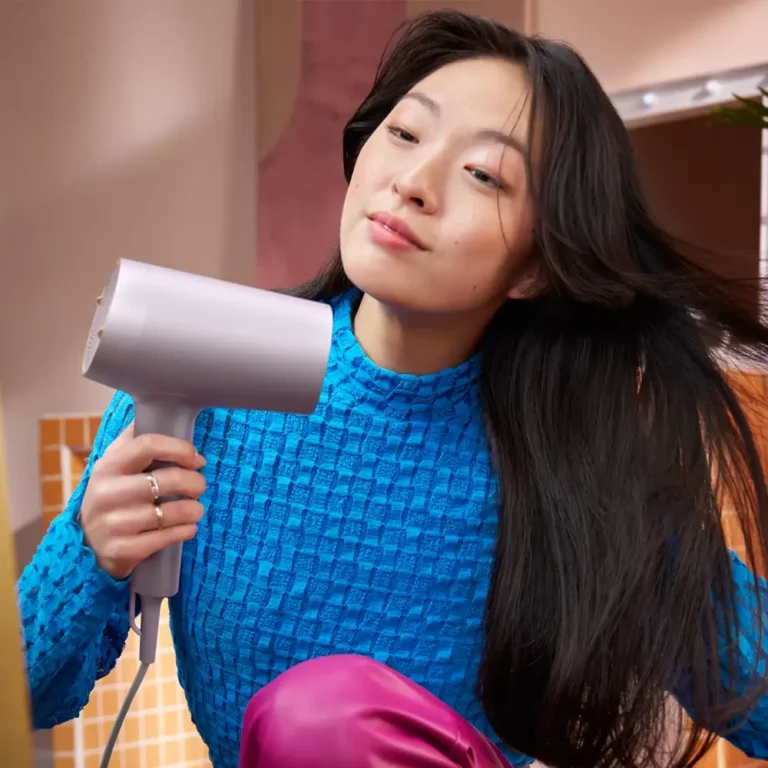 Cosmopolitan regala 5 secadores Philips Serie 7000